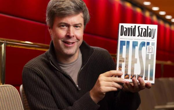 نویسنده سه ملیتی با رمان\