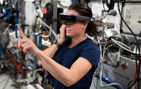 تولید هدست های AR برای غلبه بر تهوع فضانوردان 