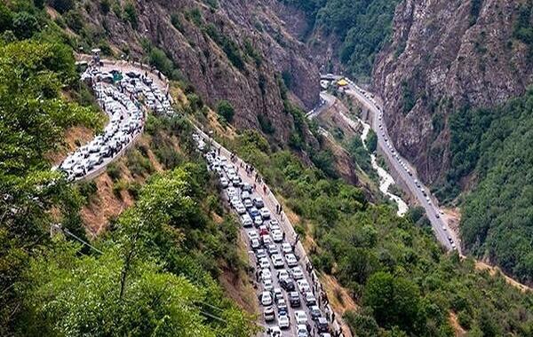 محورهای کندوان و هراز پرترافیک و مه آلود است