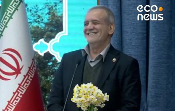 شعرخوانی متفاوت برای پزشکیان در خراسان جنوبی