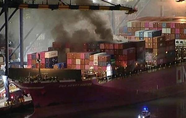 انفجار کشتی پهلو گرفته در بندر لس آنجلس+فیلم