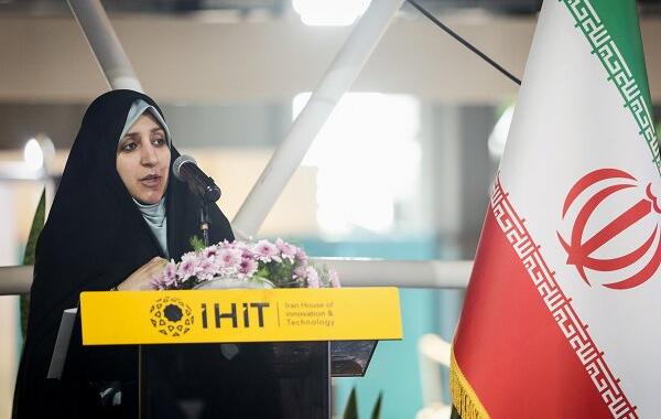  والدین باید الگوی عملی نماز برای فرزندان باشند