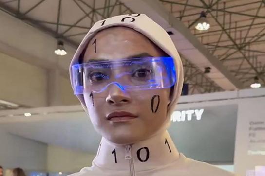 خانم ربات ایرانی، خاورمیانه را انگشت به دهان کرد!