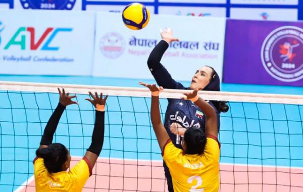 برد طوفانی زنان سروقامت تبریزی در خانه