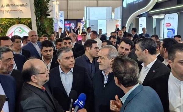 رئیس‌جمهور از نمایشگاه نفت بازدید کرد