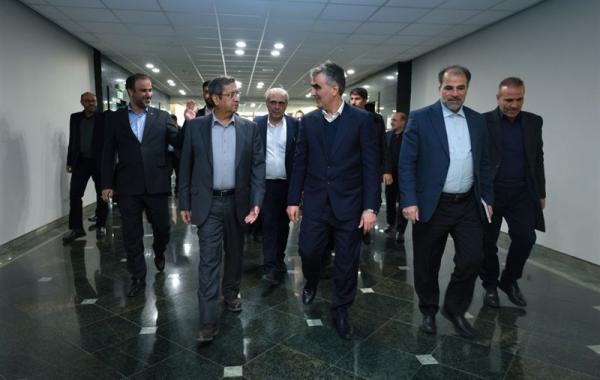 همتی با استقبال فرزین وارد بانک مرکزی شد