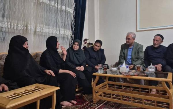 دیدار مهاجرانی و ربیعی با خانواده الهه حسین‌نژاد