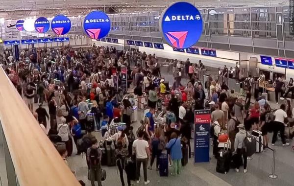 دستور دولت ترامپ برای کاهش ۱۰ درصدی پروازها