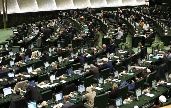 ۴ سوال از وزیر اقتصاد در مجلس اعلام وصول شد