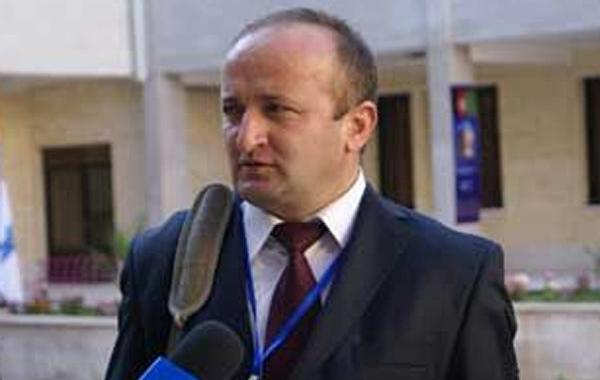 هزاران رستمان داری در آغوش و برَت ایران