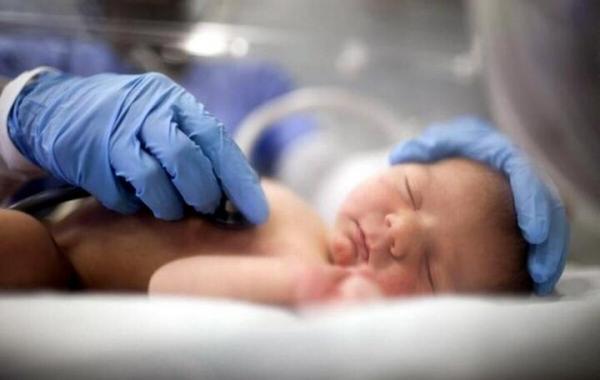 نوزاد عجول در بالگرد هلال‌احمر به دنیا آمد