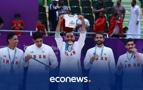 احمدعباسی با لباس فرزندش جشن طلایی گرفت+فیلم