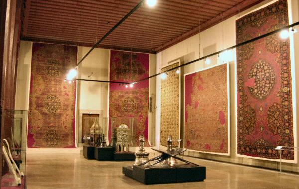 جای خالی فرش عرب در موزه ملی فرش ایران