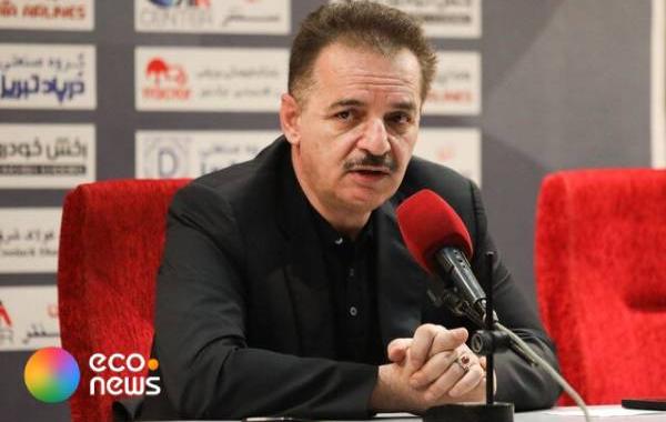 اگر نمی‌توانی فوتبال را مدیریت کنی، کنار برو!