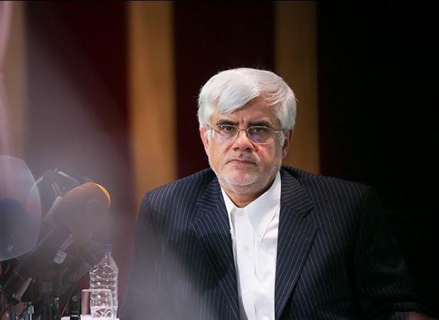 دکتر عارف در رأس هیأتی عازم قطر شد