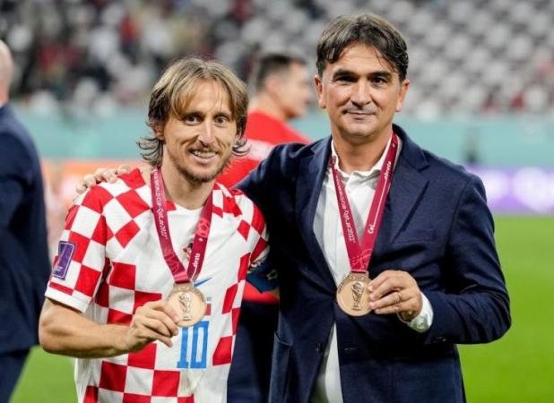 مراسم اهدای مدال به بازیکنان کرواسی توسط رئیس فیفا