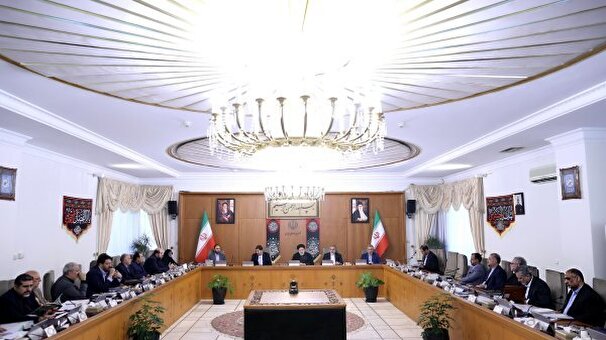 بهبود وضع معیشتی مردم اولویت اصلی دولت است