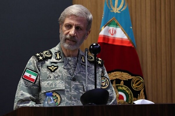 سرلشکر حاتمی:  نباید تهدید دشمن را تمام‌شده تلقی کرد