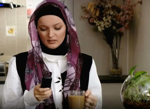 «بیتا» سریال آوای باران در لباس چارلی چاپلین