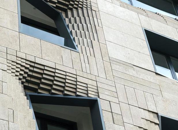 شاهکار معماری سنگی در قلب پایتخت جلب توجه کرد