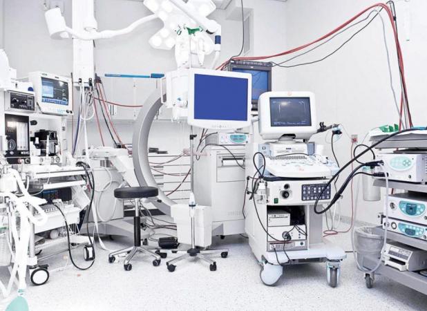 کمبود تجهیزات پزشکی در ایران؛ وعده‌های بی‌سرانجام وزیر بهداشت و عدم پرداخت مطالبات تولیدکنندگان