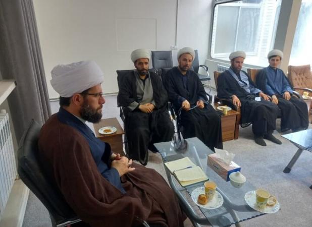 مسجد قرارگاه اصلی فعالیت‌های فرهنگی و تبلیغی است