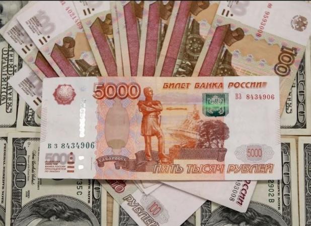 دلار در برابر روبل به پایین‌ترین سطح  رسید