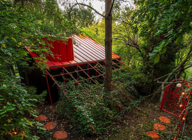 جادوی معماری رنگ، چوب و فلز در قلب ورشو