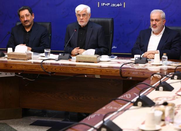 خودروسازان مردم را با پیش‌فروش سرکار می‌گذارند