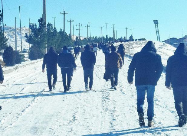 تراکتوری‌ها در برف و یخبندان گرفتار شدند