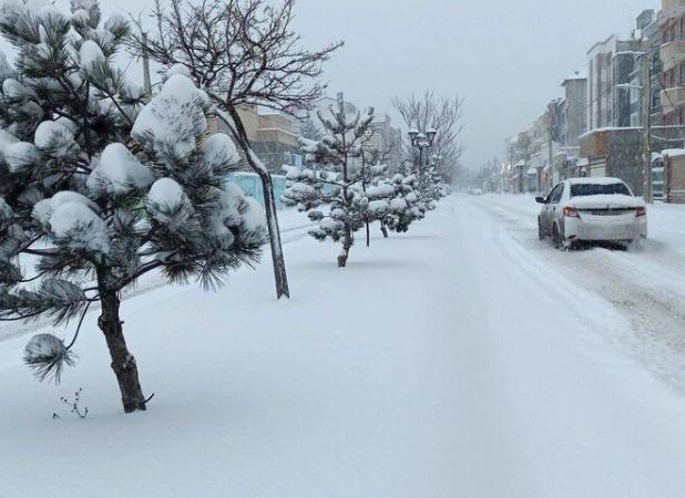 برف روبی محورهای ارتباطی ایوان در استان ایلام