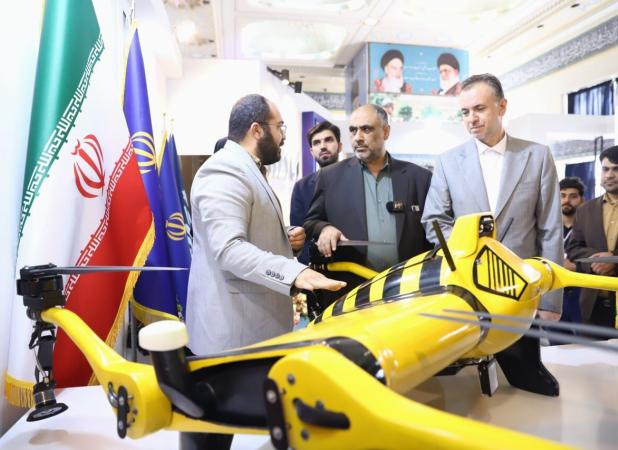 رونمایی وزیر جهاد از پهپاد سمپاشی «کاپیتان Bee »