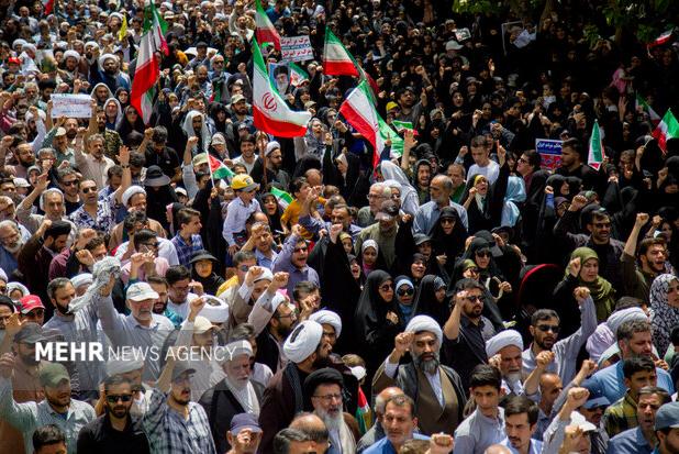 راهپیمایی قمی ها در حمایت از رهبر معظم انقلاب