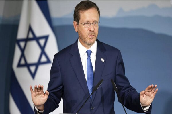 ژست انسان‌دوستانه رئیس رژیم صهیونیستی بعد از قتل عام ۶۰ هزار فلسطینی
