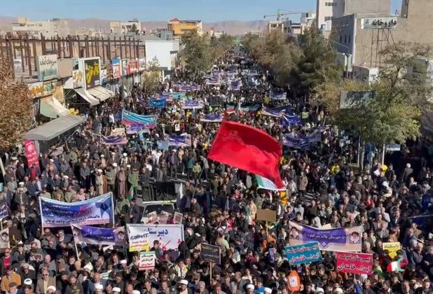 راهپیمایی پر شور مردم قوچان در ۱۳ آبان