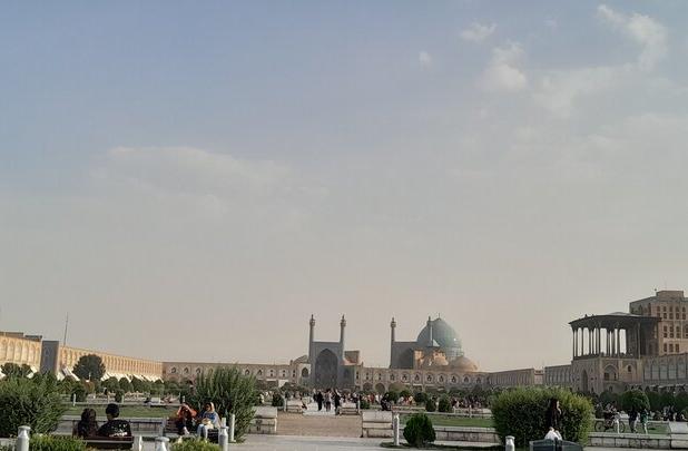 غبار پدیده غالب هوای اصفهان تا اواسط هفته آینده