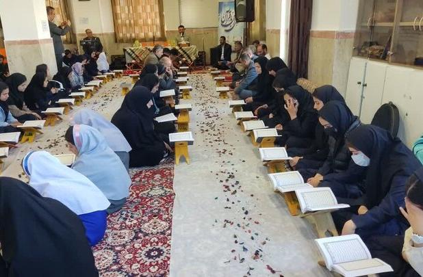محمدنیا: ۹ محفل انس با قرآن کریم در دهگلان و قروه برگزار می‌شود
