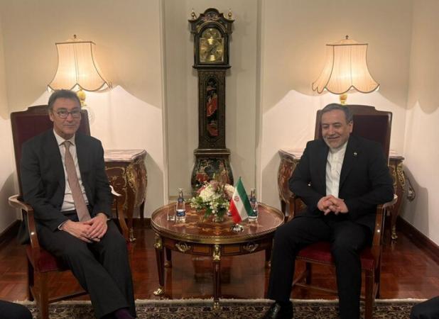 دیدار مدیر اجرایی سازمان گفتگوی بشردوستانه با وزیر امور خارجه