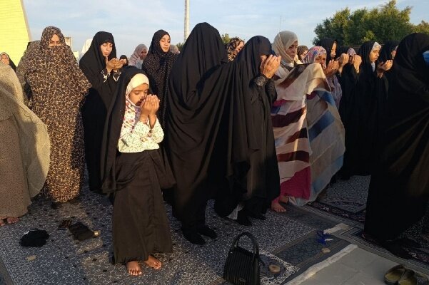 ساحل نشینان جاسک نماز باران خواندند