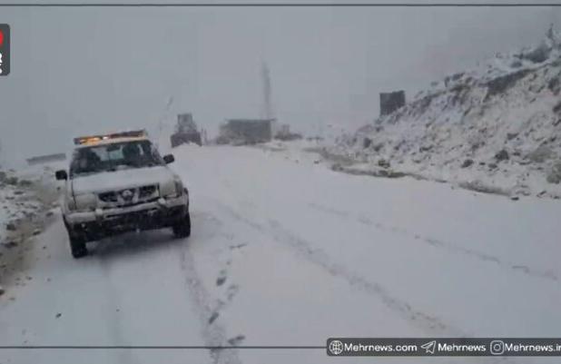 برف‌روبی گردنه‌ «گله مویه» الیگودرز