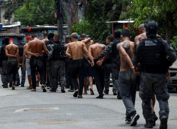 پلیس برزیل جنگ به راه انداخت؛ یورش با دست کم ۶۴ کشته + فیلم