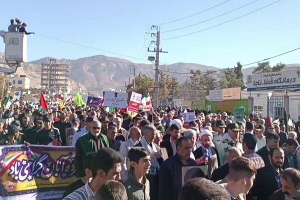 فریاد استکبار ستیزی مردم ایلام در راهپیمایی ۱۳ آبان ماه