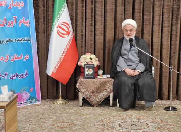 خاطرات شهدا باید به عنوان الگوی آیندگان ثبت شود