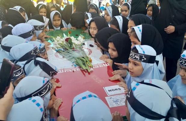 مدارس تربت حیدریه میزبان پیکر مطهر شهید گمنام دوران دفاع مقدس هستند