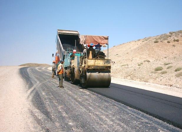 تداوم عملیات ایمنی و بهسازی محورهای مواصلاتی در شهرستان لردگان