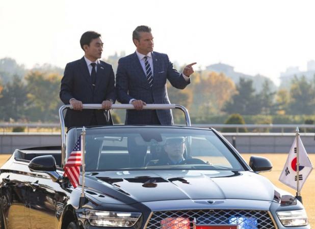 شلیک راکت توسط کره شمالی همزمان با بازدید وزیر جنگ آمریکا از منطقه مرزی دو کره