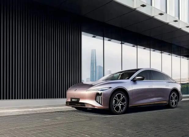 این خودروی برقی با ۱۴ دقیقه شارژ ۳۲۰ کیلومتر پیمایش می‌کند