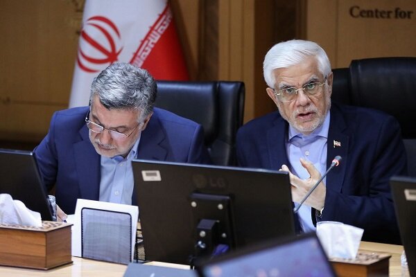 عارف: دستمزد جامعه علمی از بسیاری بخش‌های دولتی پایین‌تر است