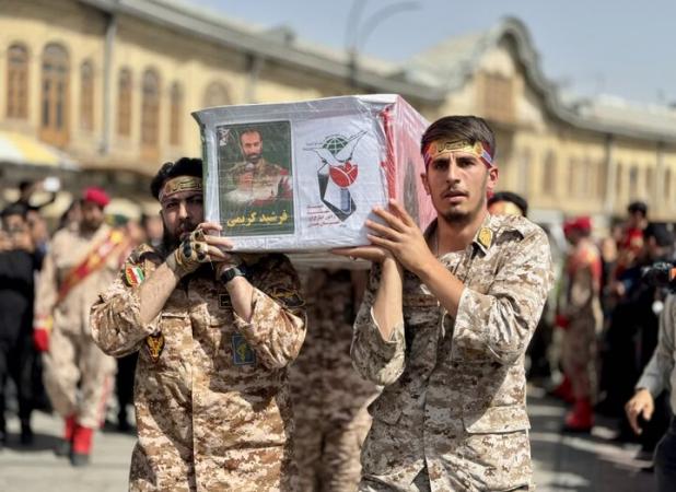 گفتگو با خانواده شهید «فرشید کریمی»؛ از سجایای اخلاقی تا عشق به ولایت
