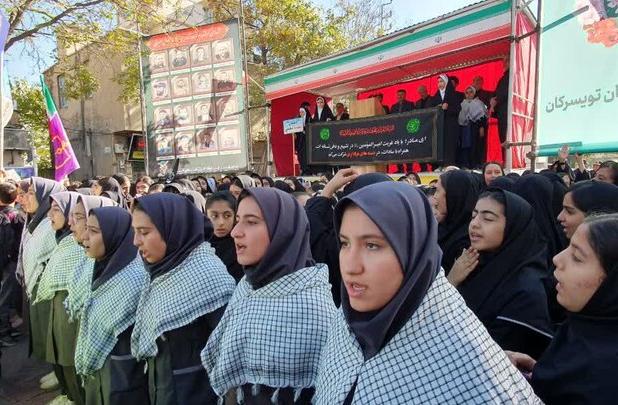 همخوانی سرود ای ایران توسط دانش آموزان خراسان جنوبی